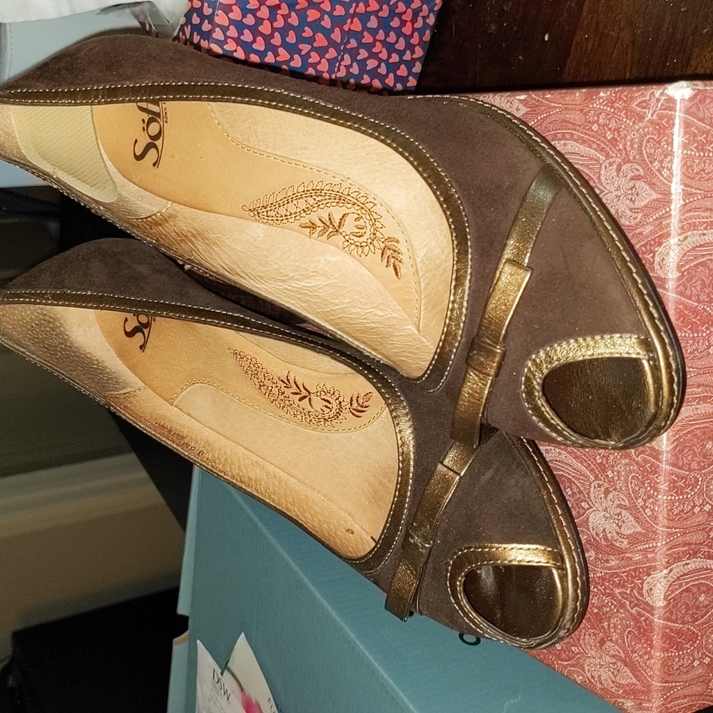 Sofft Gayle Chocolate/Bronze Peep Toe Pumps, 9.5M
